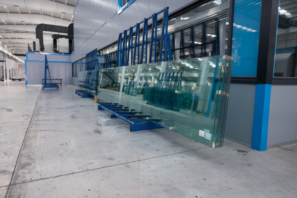 © LiSEC; Supersized glass panes ready to be processed in the Ardıç Cam