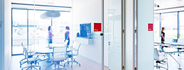 5 Ways Switchable Glass Can Enhance Corporate Image