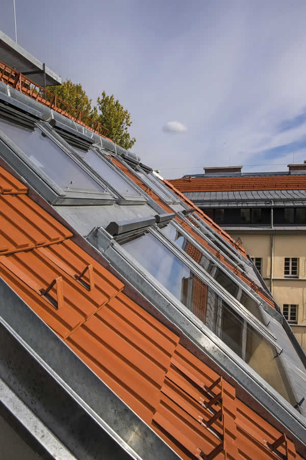 600 non-standard FAKRO roof windows in Goethehof