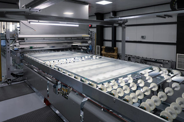 © LiSEC; Inside the MaxLam lamination line clean room at the assembly station