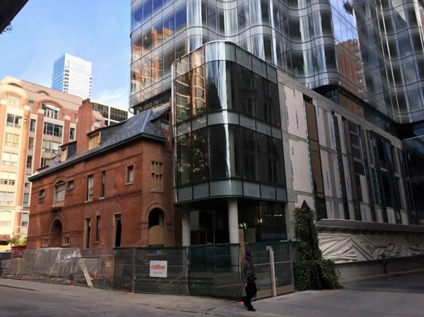 Undulating Curved Glass Curtainwall Highlights 7th St. Thomas in Toronto