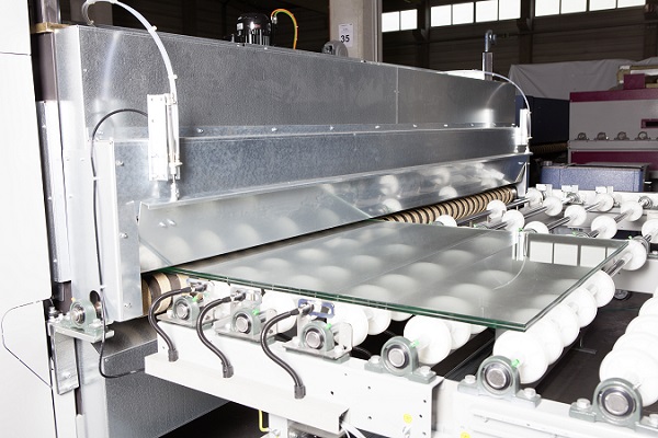 The customer chose LiSEC primarily because of the pre-lamination system with high-precision pressing force and full convection system.
