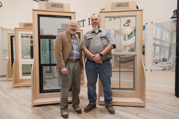 © LiSEC: Chris Jonely (AMSCO Equipment Specialist, right) and Curtis Liposcak (LiSEC Sales, left) in the AMSCO show room