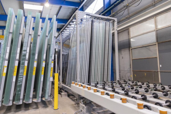 © LiSEC; the LiSEC system that is used comprises an LBR slot rack system combined with RPS remnant plate storage and a mobile ATL glass loading station