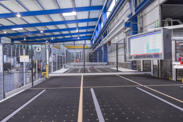 © LiSEC; DSC-A automatic flat glass cutting and automatic breakout system for trim cuts at the front/rear, as well as at the top/bottom and automatic X-sub-plate break