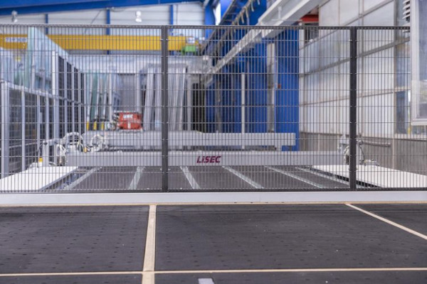 © LiSEC; DSC-A automatic flat glass cutting and automatic breakout system for trim cuts at the front/rear, as well as at the top/bottom and automatic X-sub-plate break