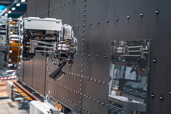 At the LiSEC plant, machines for flat glass processing and finishing are developed.