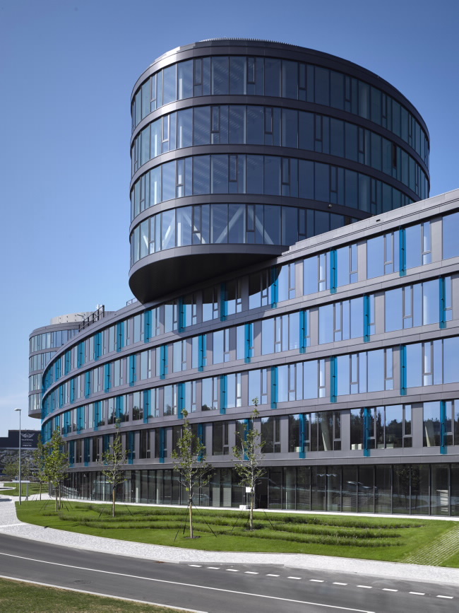 Aviatica building in Prague showcases Guardian® glass.