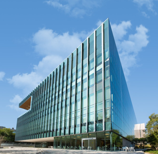 Solarban® 90 solar control low-e glass by Vitro Architectural Glass dons the Biblioteca TEC Campus Monterrey, Nuevo León, Mexico.