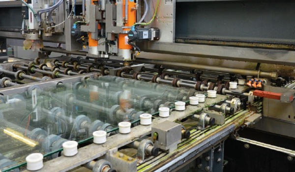 Control station for the processing line, which allows automatic processings at a pass. The identification of the sheet and triggering of production happen via bar code reading, all important information is visualized on the A+W Production Terminal. Via video control, the machine operator has a view of the entire line.