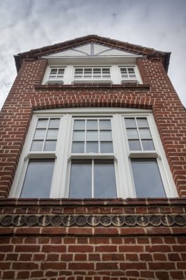  Spectus Vertical Slider Supports ‘Five-Star’ Seaside Elegance
