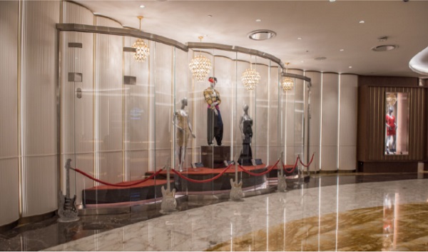 Curved glass memorabilia display cases