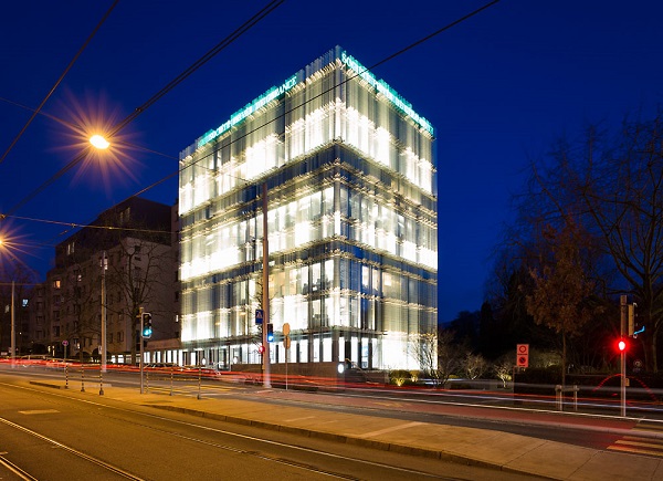 ERCO individual LED lighting tools for an award-winning facade lighting concept: SPG Headquarters Geneva
