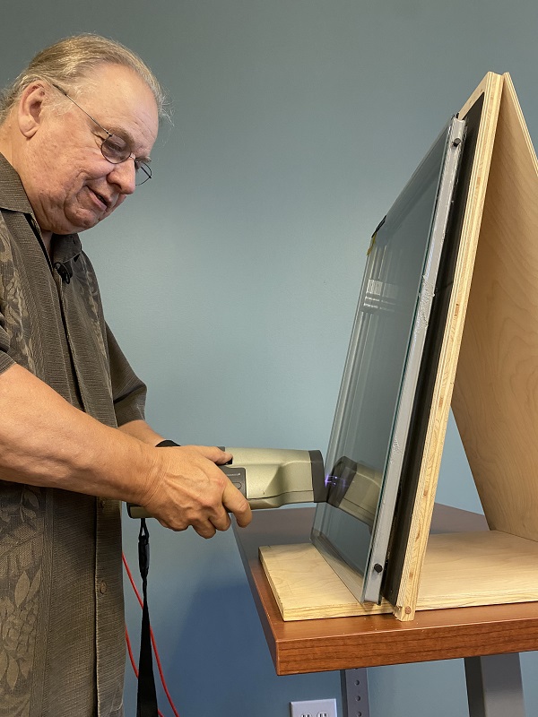 Randi Ernst (FDR Design) shows how to use a Sparklike machine to test gas fill