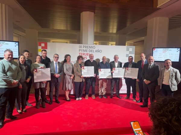 Family photo of the award winners.