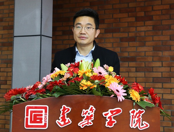 Fang Chuanxi, Party Secretary of the School of Architecture, made a speech