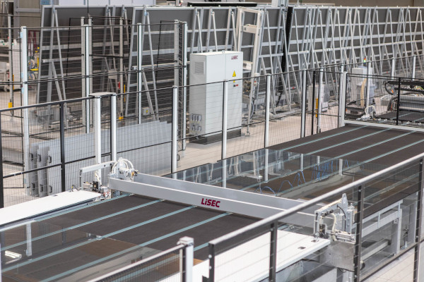 © LiSEC; ESL-RS float glass cutting system for coated glass lites sheets with automatic X-Y-Z breakout and an additional manual breakout table