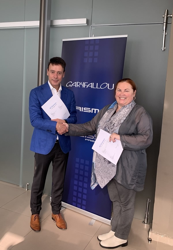 From left to right Horst Mertes (CEO FeneTech Europe SARL) and Lena Garifallou (President & CEO iGLASS SA)