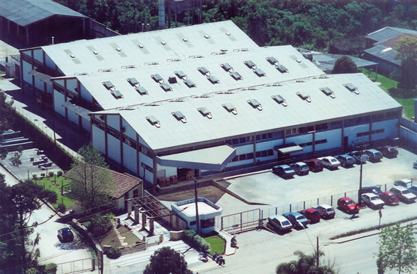 Roto’s targeted acquisition policy is based on the motto of “company acquisitions must make strategic sense and be economically prudent”. For example, the Brazilian hardware manufacturer Fermax (photo) has belonged to the group since 2013. It is an important geographic and product policy bridgehead for accessing relevant markets in Latin America.