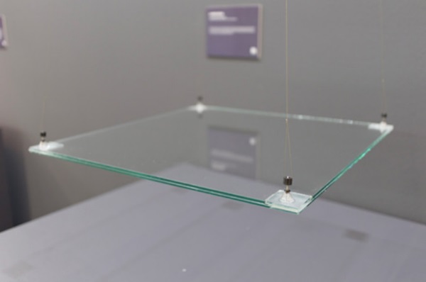 Fig. 11: Flipped desk, a cable suspended AM glass exhibition object at BE-AM booth during Formnext in Frankfurt 2021 ©Chhadeh.