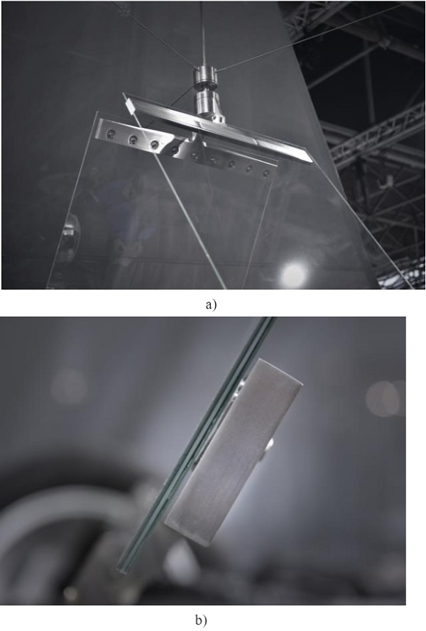 Fig. 12 a) Pivot detail with frictionless rotation and swinging ability, b) One-sided eccentric bracket detail (© DefineEngineers / Carpenter | Lowings / seele).