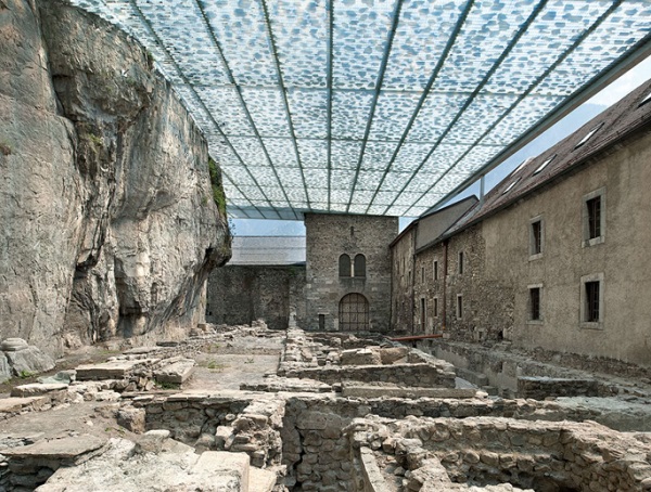 Figure 13a. Canopy on top of St. Maurice Abbey archaeological site (Detail Daily 2012)