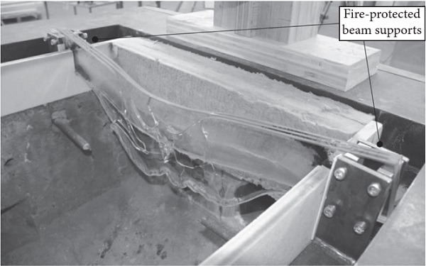 Figure 15   LG glass beams tested by Louter and Nussbaumer [77]. Typical failure configuration.