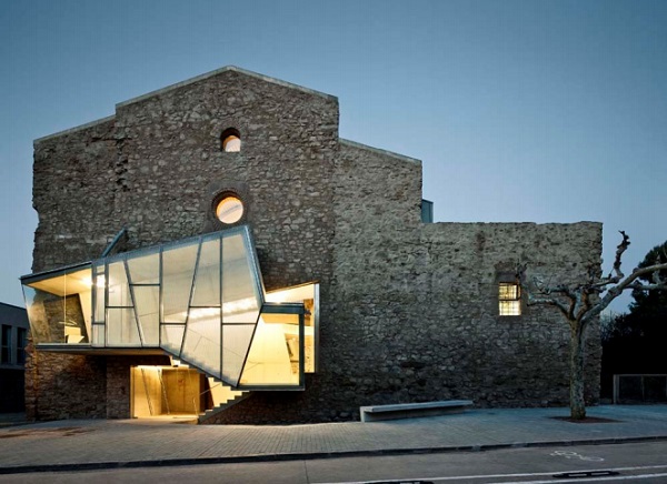 Figure 15b. The contemporary glass entrance of St. Francis convent in Catalonia (Spain) (Frearson 2012)