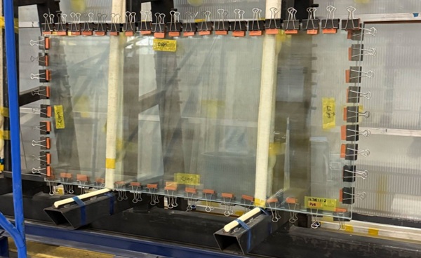 Fig. 18 - Lamination with clips to enhance distortion.