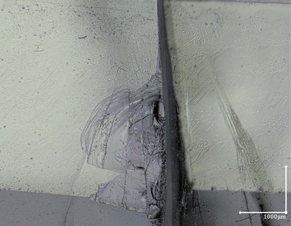 Fig. 19: Fracture initiation point with balanced angled reflected and transmitted lighting, 200X composed image , 2D image produced from X,Y,Z, 3D picture, no more detail visible than in figure 18.