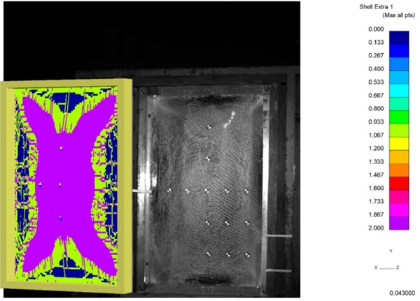 Fig. 19: Comparison of the Cracked Pane between the Experiment and the Analysis.