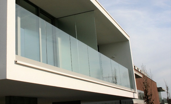 Picture 1 – Freestanding balustrades (Aluminco, Belgium)