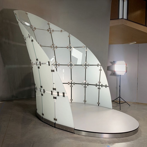 Figure 1. Photography of the assembled frameless glass structure (photo: Eastman).