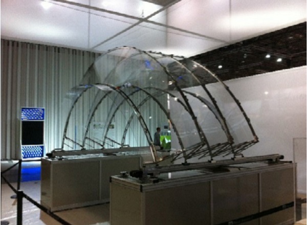 Figure 1 Movable canopy