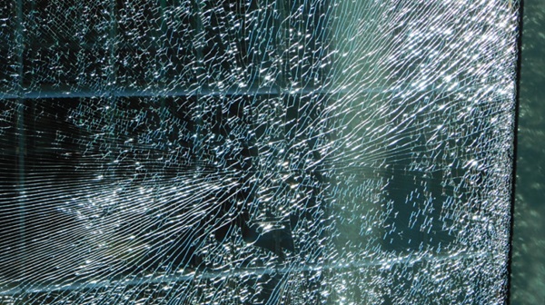 Figure 1. Unique Breakage Pattern on HS tested glass.