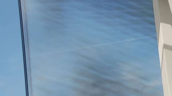 Fig. 1: Exemplary anisotropies in glass with visualised a polarised filter.