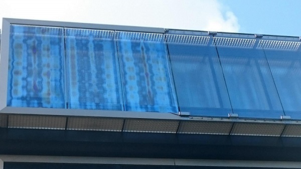 Figure 1 - Facade with tempered glass panes, left strong anisotropies and right low anisotropy, no polarising filters used (Luxembourg)