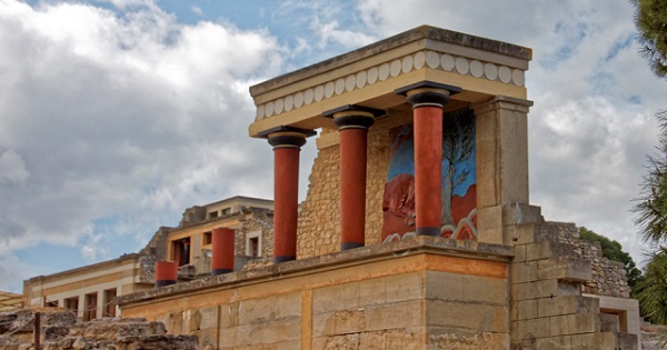 Figure 1b. The restoration of Knossos Palace in Crete (Greece) is debatable as a lot of assumptions were made misinterpreting the original composition, which was recreated in the archaeologist’s (Sir Arthur Evans) own modernist vision (Dewaele 2015). 