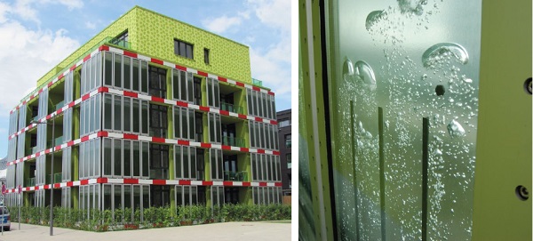 Fig. 2: BIQ algae house with photobioreactor façade.  Left: house view (NordNordWest 2020). Right: close-up of a façade element with clamping frame (Photo: Elisabeth Aßmus).