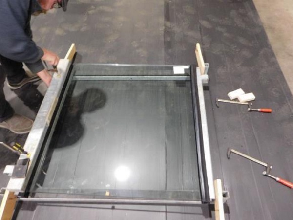 Fig. 3: Glass panel in the test set-up