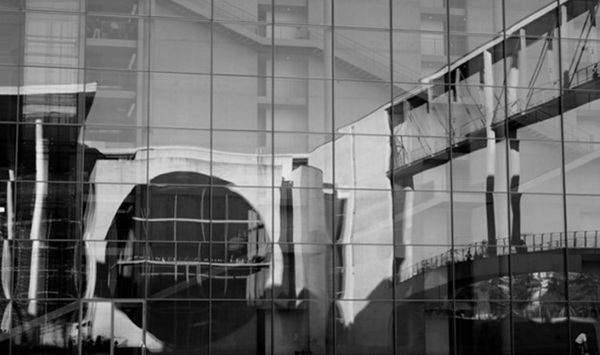 Fig. 5: Façade with optical distortion.