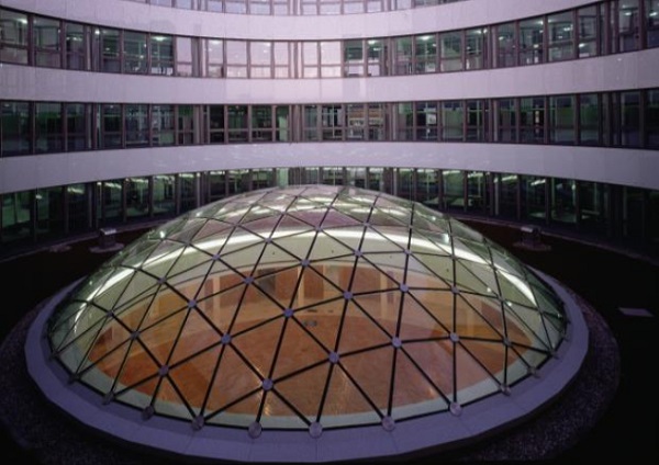 Fig. 7 Glass dome of the Weltbild Verlag, Augsburg (©seele).