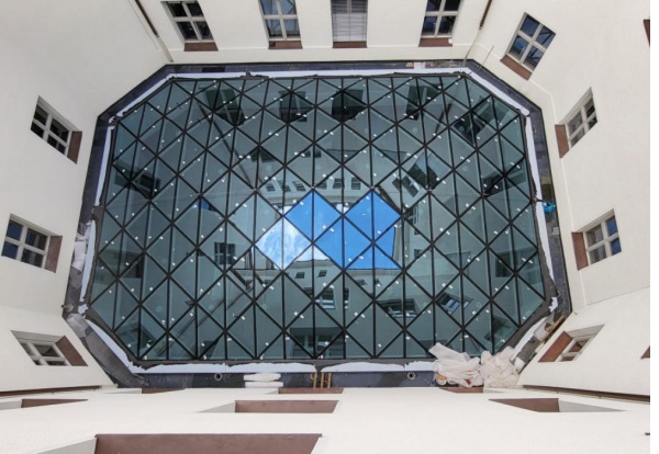 Figure 8 Glass roof of the courtyard of the Federal Ministry of Health in Berlin, Germany [21].
