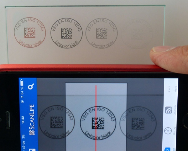 Image 8: Depending on data storage procedures, the entire production process for a single pane can remain traceable years later, making it possible to find useful information such as who installed the end product.