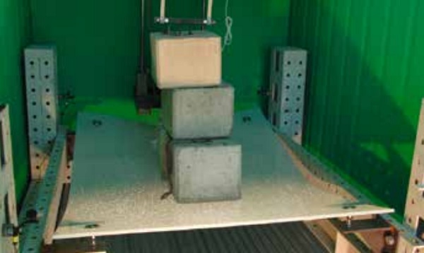 Fig. 8: 400 Kg load on Ionomer laminate at 21 °C