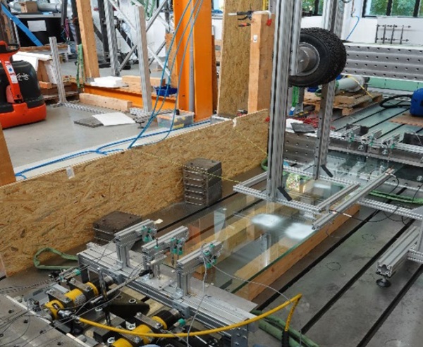 Fig. 9: Testing stand with specimen and vertical twin tire