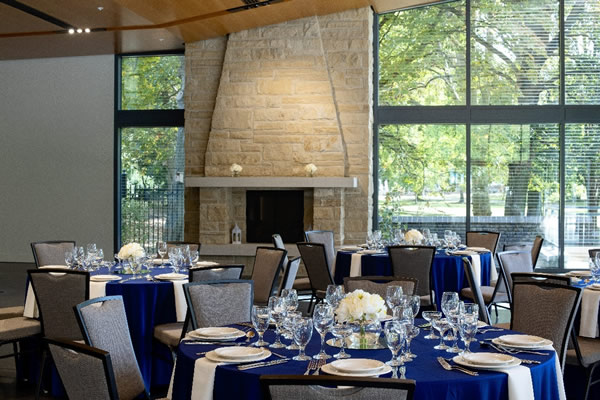 Photo Courtesy of Elliot Cramer The glass windows at The Garden Room feature Solarban® 72 Acuity™ solar control, low-emissivity (low-e) and low-iron glass by Vitro Glass and are fabricated with Walker Glass’s AviProtek® acid-etched bird-safe glass (Pattern 213). The glass was designed to satisfy the “2 by 4” rule, a common bird-friendly standard that helps prevent bird collisions, by using a striped pattern on the outer surface of the glass.