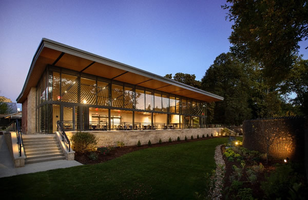 Photo Courtesy of Elliot Cramer The Garden Room at the National Aviary offers sweeping views of the nearby Allegheny Commons Park and the National Aviary’s historic Rose Garden while providing versatile wedding, corporate and classroom space. This new space offers all the conveniences of a modern event space with innovative, sustainable and environmentally-friendly features like solar-control, bird-safe glass by Vitro Glass and Walker Glass.