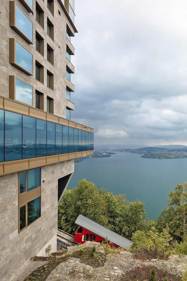 The Buergstock railway station was integrated within the building. This gives guests direct access to the hotel. (© copyright Leonardo Finotti)