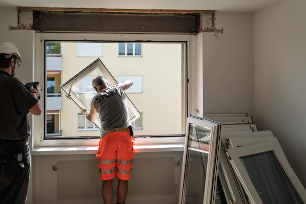 Dismantling: As part of the Windows of Opportunities pilot project, end-of-life windows were prepared for reintroduction into the material cycle. Photo: Institute for Constructive Design, ZHAW